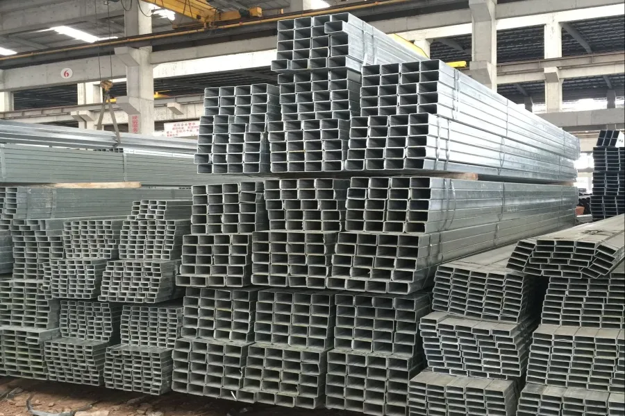 Galvanized welded steel pipes